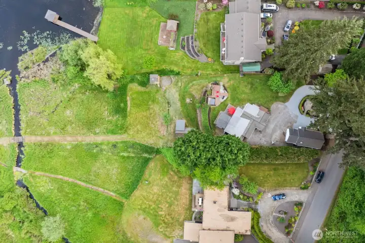 Incredible aerial perspective, showcases the full beauty and scale of this nearly 1 acre cottage Lake waterfront property.