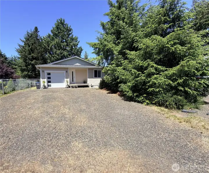 Plenty of parking space in the driveway