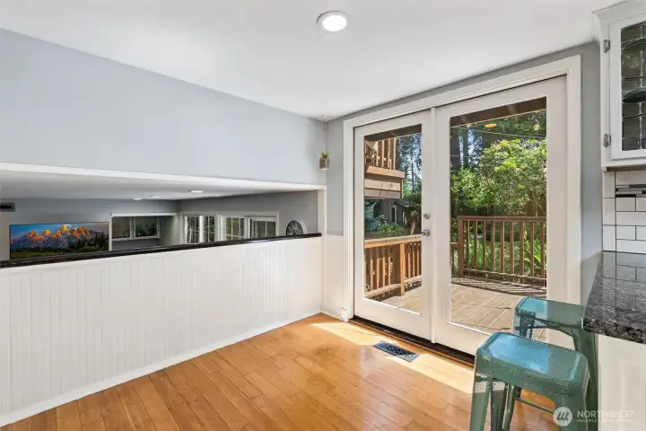 Breakfast bar seating and small nook for bistro dining, enjoy direct access to the backyard too for seamless indoor/outdoor dining. Breakfast bar seating and small nook for bistro dining, enjoy direct access to the backyard too for seamless indoor/outdoor dining.