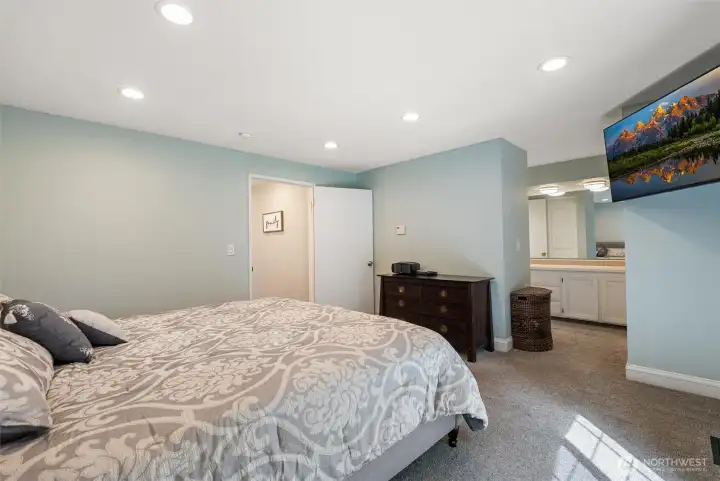 Another view of the spacious primary, ready for you to call this space your own! Another view of the spacious primary, ready for you to call this space your own!