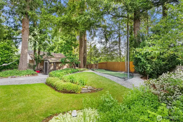 This yard truly has it all! Don't miss the batting cage in the back!! This yard truly has it all! Don't miss the batting cage in the back!!