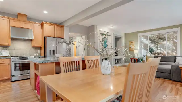 Perfect breakfast nook area near sliding door to the deck