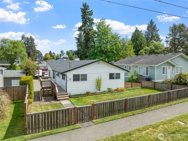 5 Bedrooms, 1.75 Bathroom, 2,209 sqft