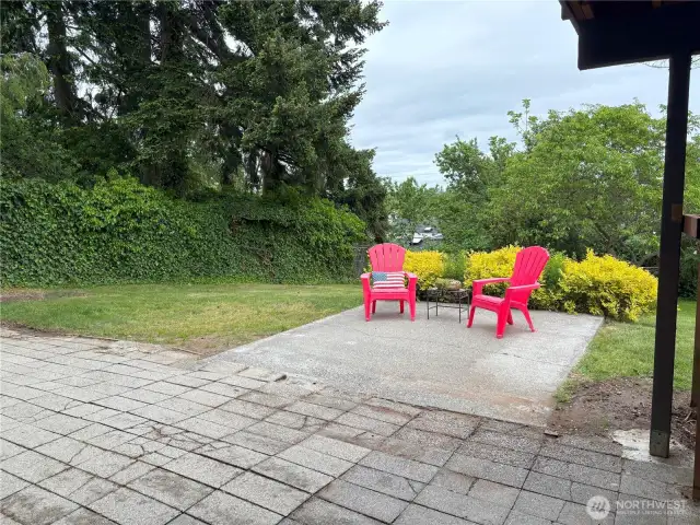 Great fenced back yard hang out space and connects to the downstairs slider