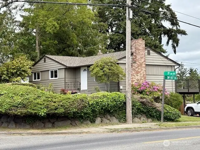 Huge corner lot