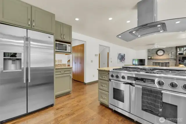 All stainless appliances. Abundant storage including pantry area.