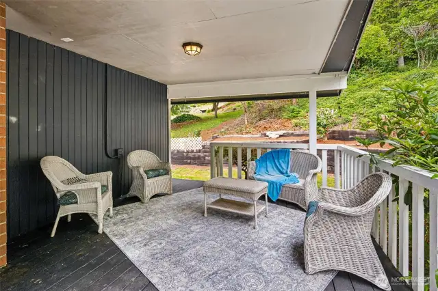 Large deck off Dining room - extended living