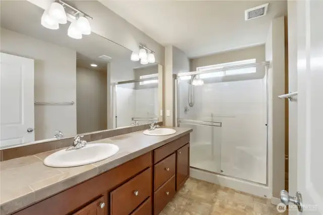 En Suite Primary Bathrom