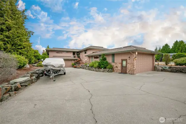 This home is 3979 sq. ft. with 5 bedrooms, 3.5 baths, and 1860 sq. ft. of garage shop space.