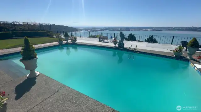 Experience breathtaking unobstructed 180-degree panoramic views of Puget Sound, the Tacoma skyline, the Port of Tacoma, and Mt Rainier
