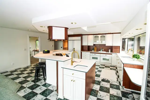 Entertaining is a breeze with a sub-zero refrigerator, double ovens, a warming tray, and an extra sink