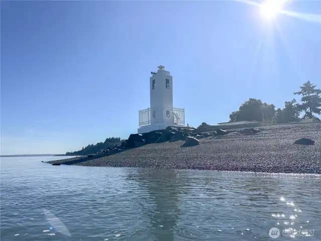 You'll discover that Browns Point is unsurpassed for both its stunning Puget Sound beauty and access to outdoor adventures like wildlife watching and kayaking