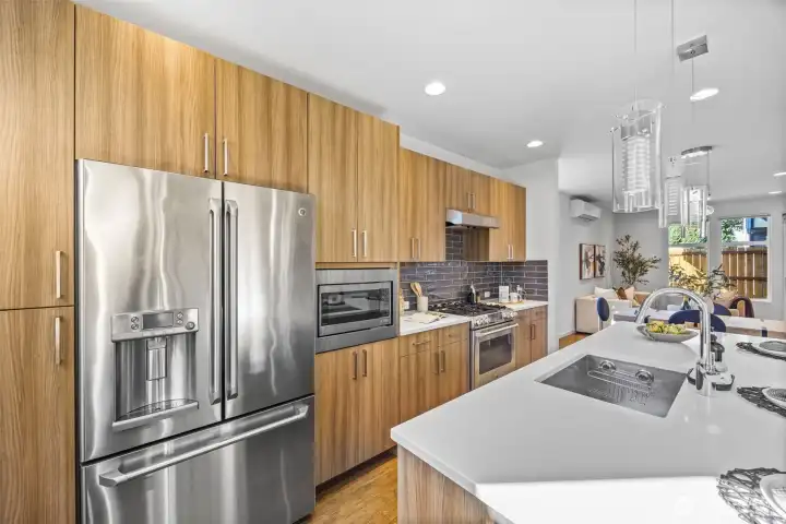 Spacious kitchen, perfect for hosting.