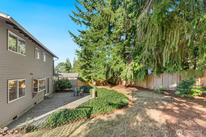 Private fully fenced back yard.