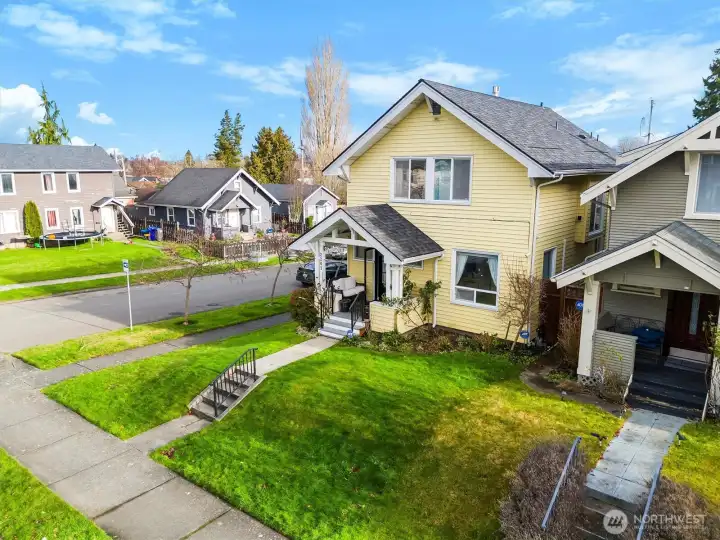 Welcoming curb appeal with timeless North Everett character