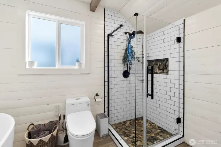 Spa-inspired bath blending style and comfort