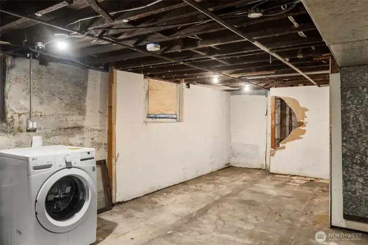 Bonus space with window to create more functional living space.