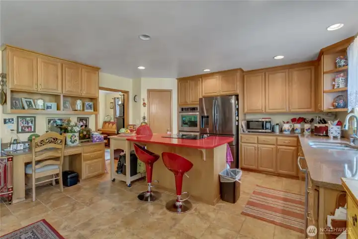 Chef-Inspired kitchen with built-in desk.