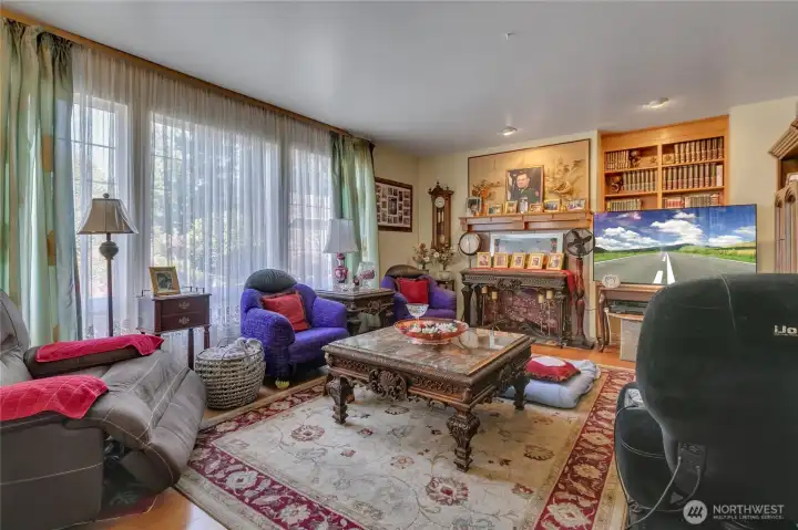 Inviting Family Room – Warm and welcoming with a fireplace, built-in shelving, and thoughtful design details.