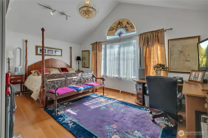 Large upstairs bedroom