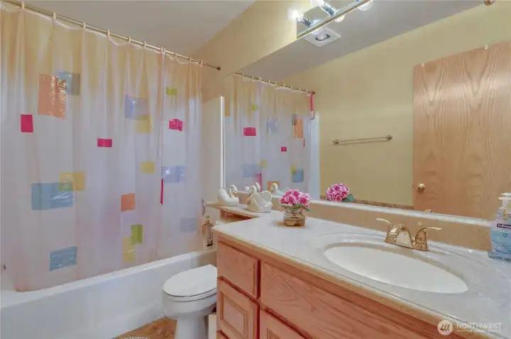 Upstairs full bathroom