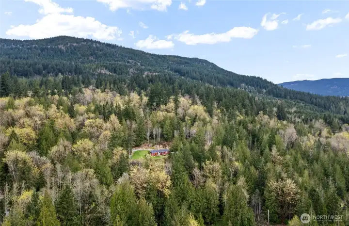 You can see Whitehorse, Jumbo Pew and Glacier Peak from this home.