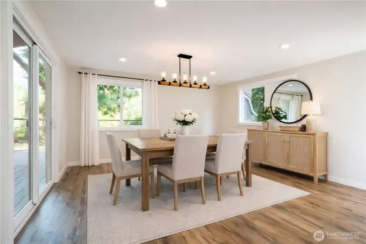Huge dining Room Virtually Staged