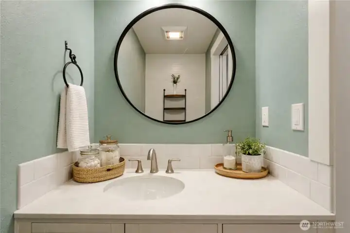 Beautiful ½ bathroom