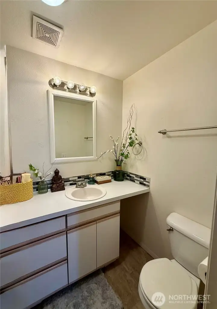 Primary bathroom features shower/tub combo.