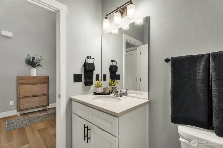 Main floor full bathroom