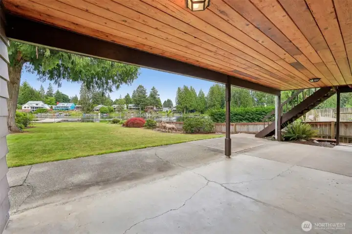 Large, covered patio with the best lot on the lake