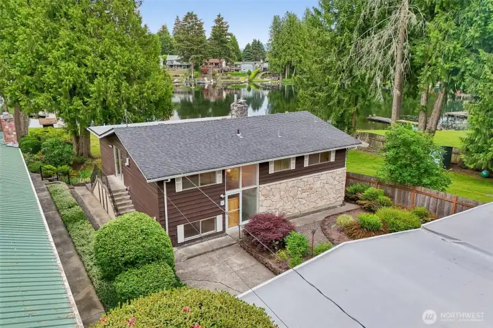 Large level lot