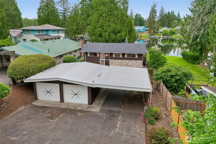 2 CAR GARAGE 2 CAR CARPORT + 2 MORE GARAGES