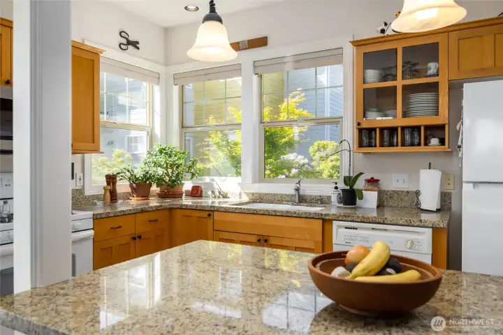 Light and Bright Kitchen...