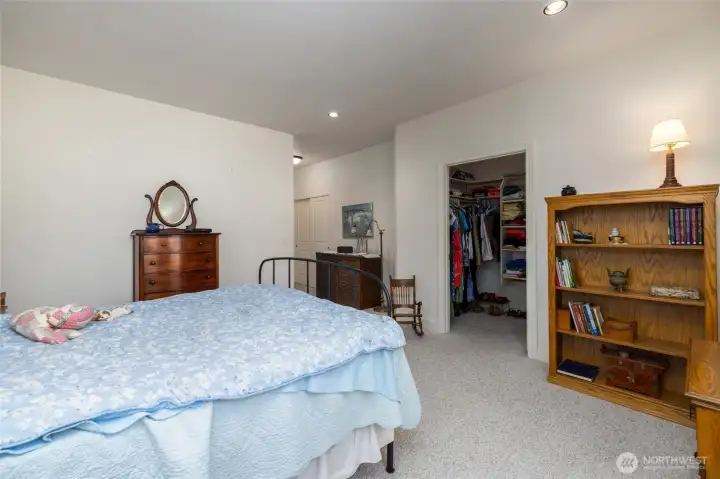 Primary bdrm w/walk-in closet and large ensuite...