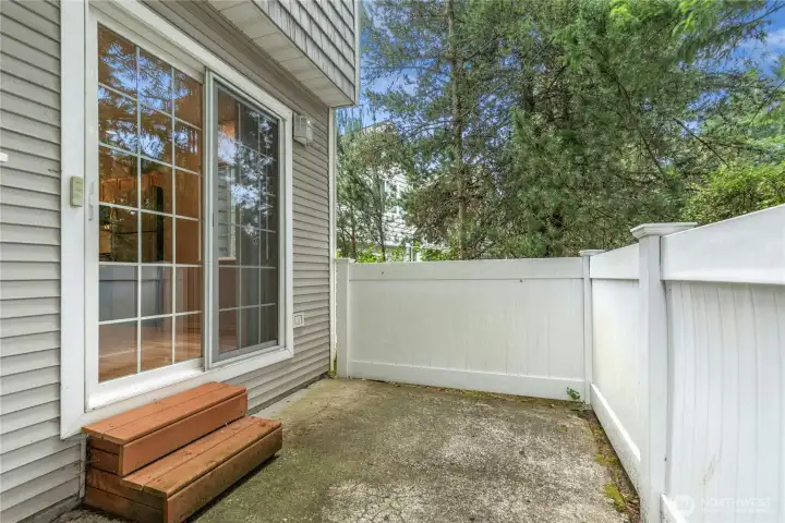 Breakfast nook opens directly to the private rear deck through a sliding glass door, making indoor and outdoor living easy. Breakfast nook opens directly to the private rear deck through a sliding glass door, making indoor and outdoor living easy.