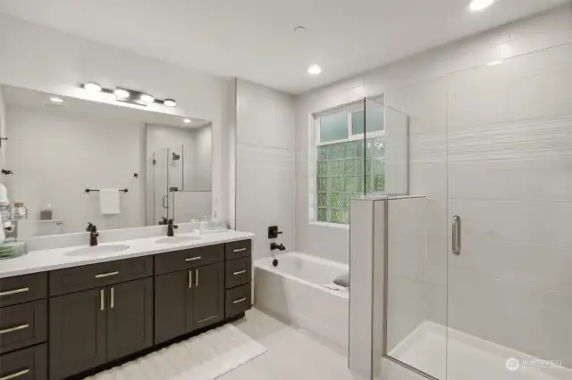 Primary En-Suite with Dual Vanity and Soaking Tub