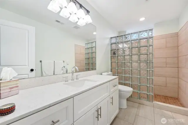 Full bathroom on the main floor.