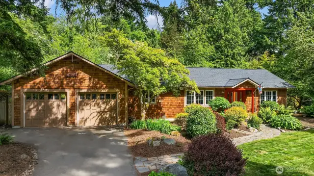 Rambler w 2 Car Garage, shop built in behind. 3Bed, 3Bath, Walking neighborhood, Bird Watching Paradise
