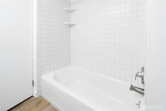 Primary Bed & Bath