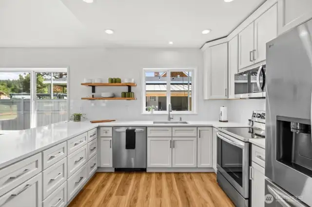 Newly remodeled kithen w/ all new appliances smudge proof stainless steel