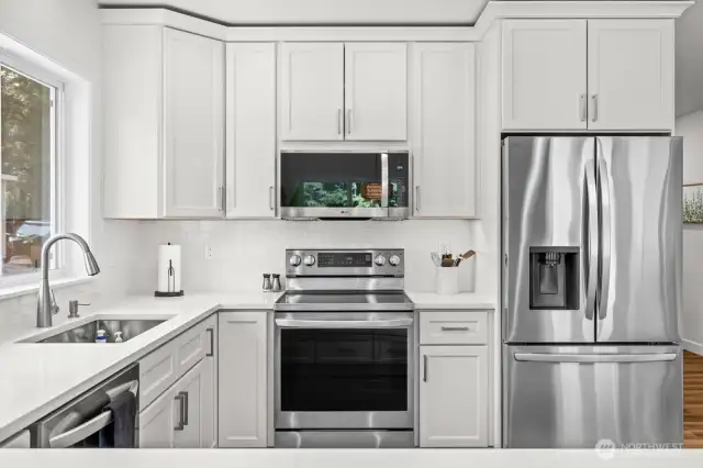 Newly remodeled kithen w/ all new appliances smudge proof stainless steel
