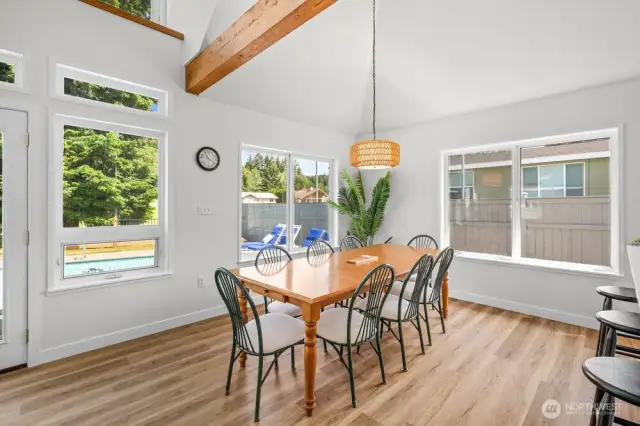 Open concept kitchen and dining room 12 or more can eat comfortably