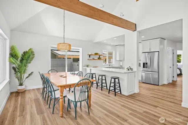 Open concept kitchen and dining room 12 or more can eat comfortably