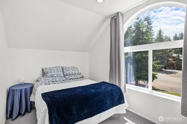 Bedroom 3 or Office/ hobbie room