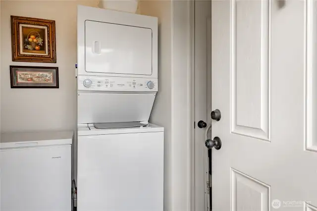 New stackable washer leaves room for a freezer