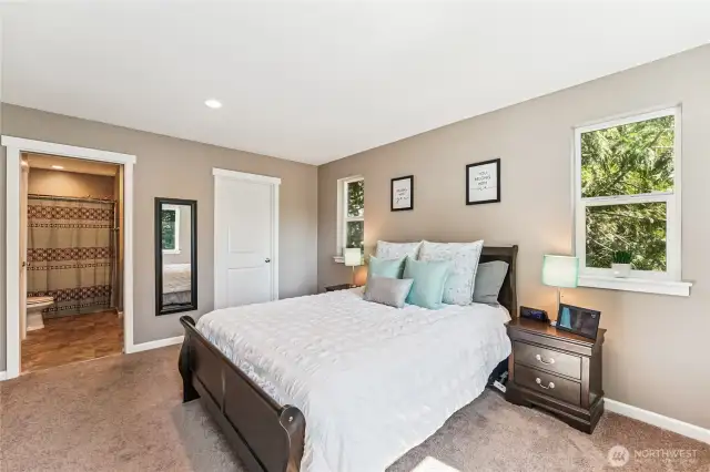 Lovely ensuite bath, plus large walk in closet!