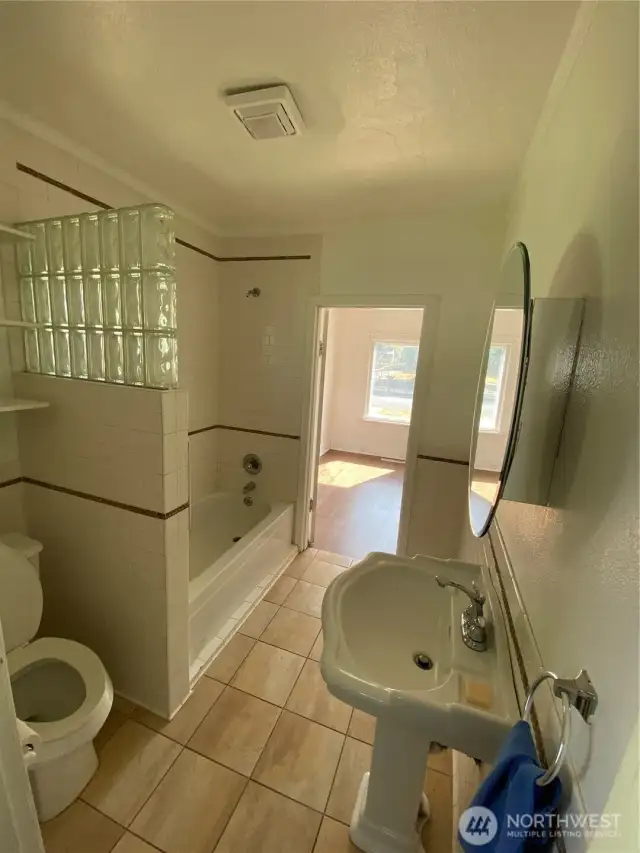 JackandJill Full Bath