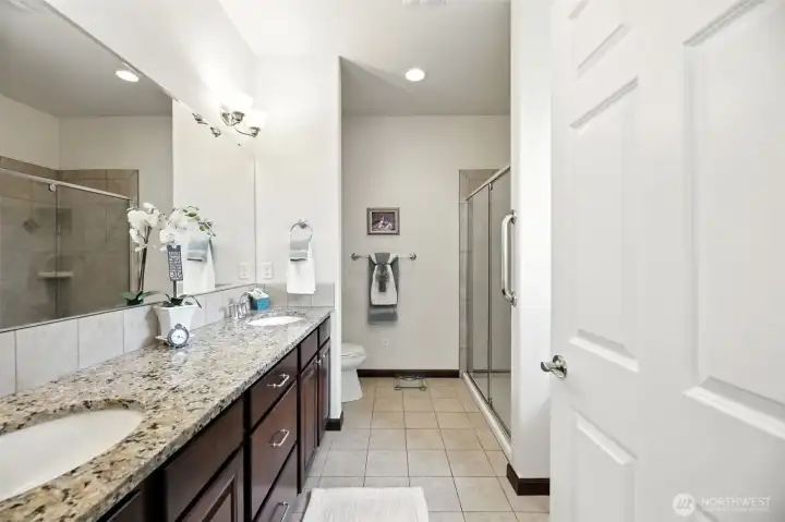 Owner Suite 5 Piece bathroom