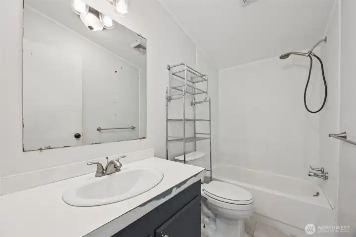 2nd bathroom